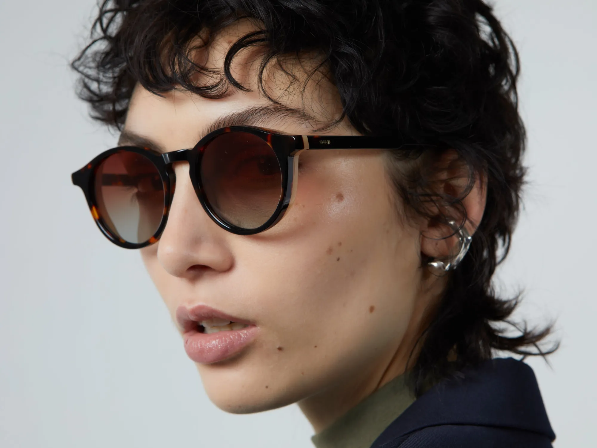 archie_tortoise_blonde_wing_3.webp Clearance Archie Tortoise Blonde Wing New | Round