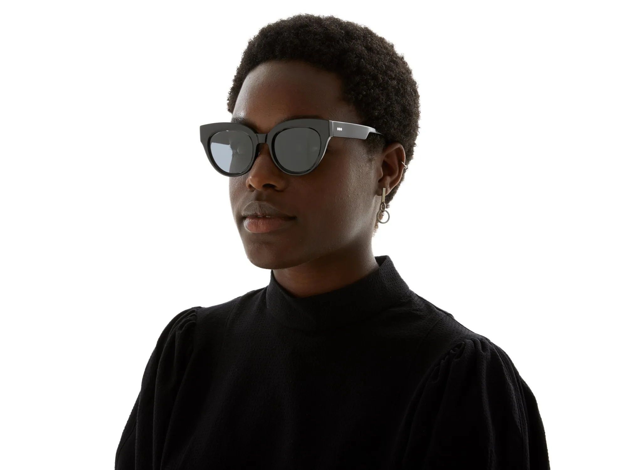 lucile_all_black_2.webp Shop Lucile All Black Cat-Eye | Round